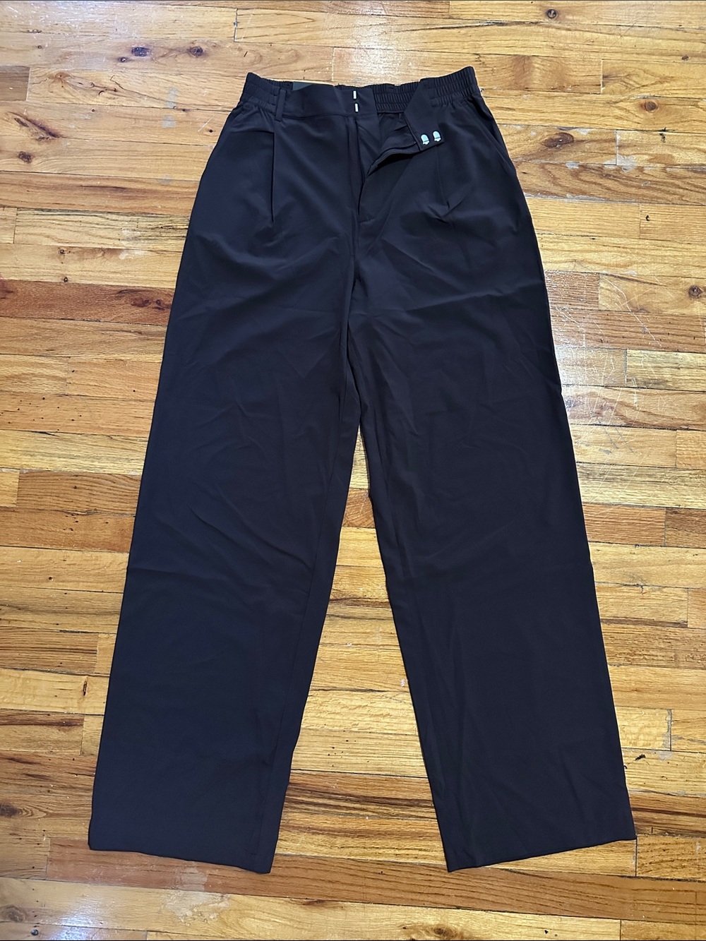 Women’s GapFit Loose Pleated Pants